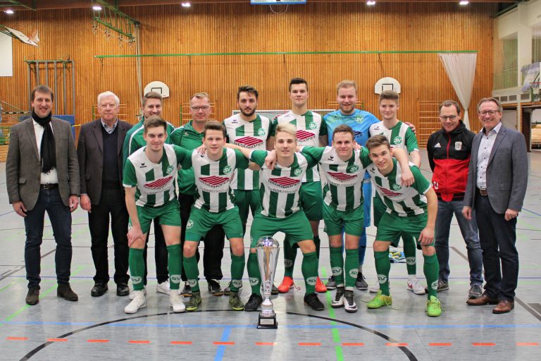 Dreikönigsturnier SV SchaldingHeining II holt EffmertWanderpokal Fussball Dreikönigsturnier SV SchaldingHeining II holt EffmertWanderpokal Fussball